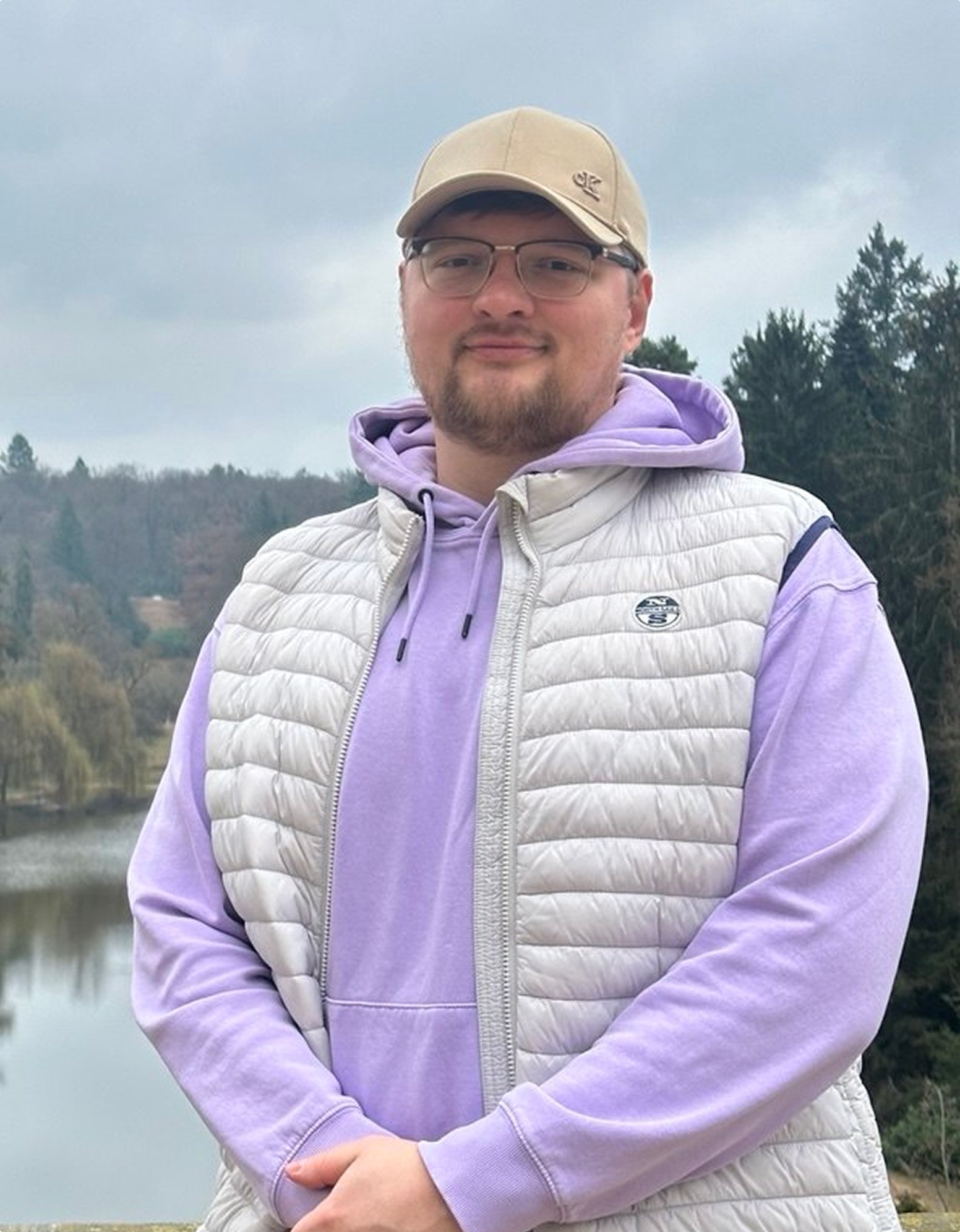 Dmytro Zakharov — Senior Product Designer and Product Builder